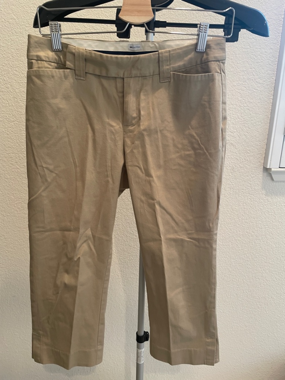 GAP Women's Cropped Chino Pants in Tan